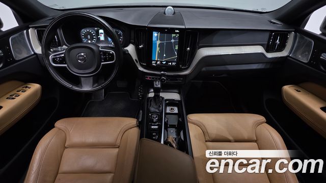 Volvo XC60 2018 — photo 10