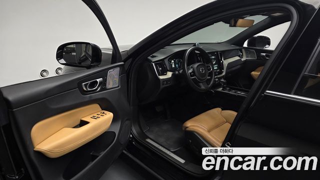 Volvo XC60 2018 — photo 13