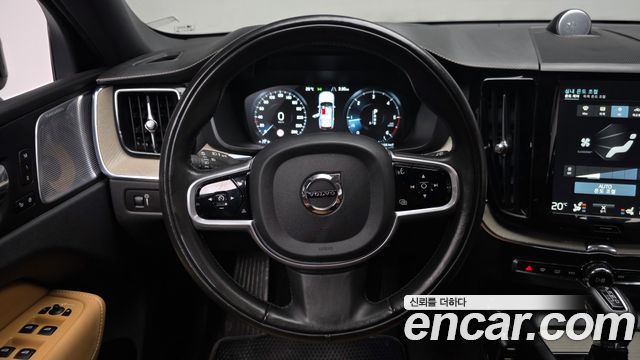 Volvo XC60 2018 — photo 19