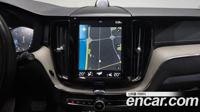 Volvo XC60 2018 — photo 20
