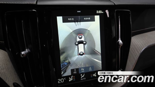 Volvo XC60 2018 — photo 21