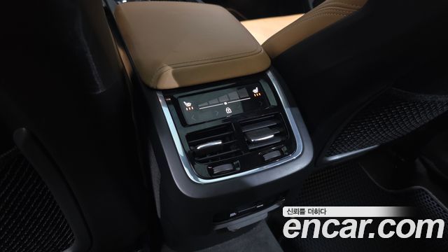 Volvo XC60 2018 — photo 25