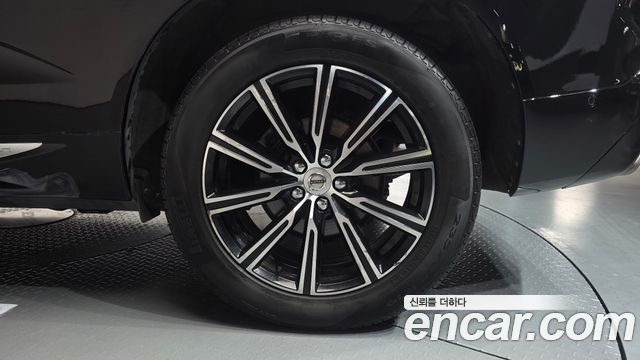 Volvo XC60 2018 — photo 7
