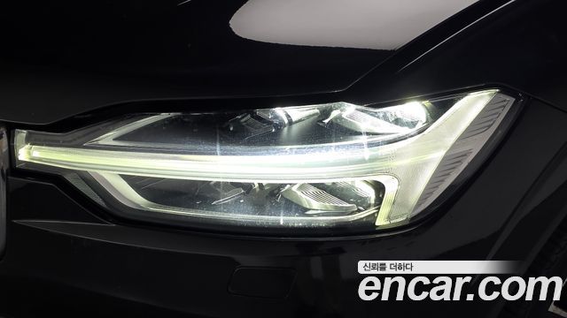 Volvo XC60 2018 — photo 8