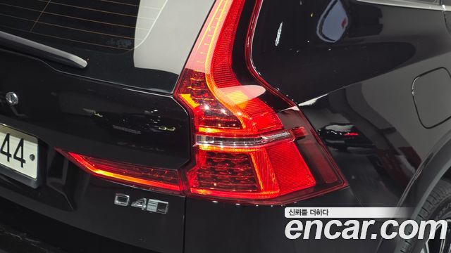Volvo XC60 2018 — photo 9