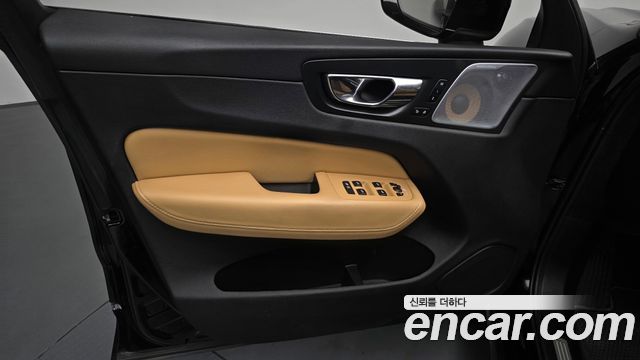 Volvo XC60 2018 — photo 14