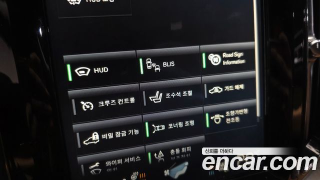 Volvo XC60 2018 — photo 27