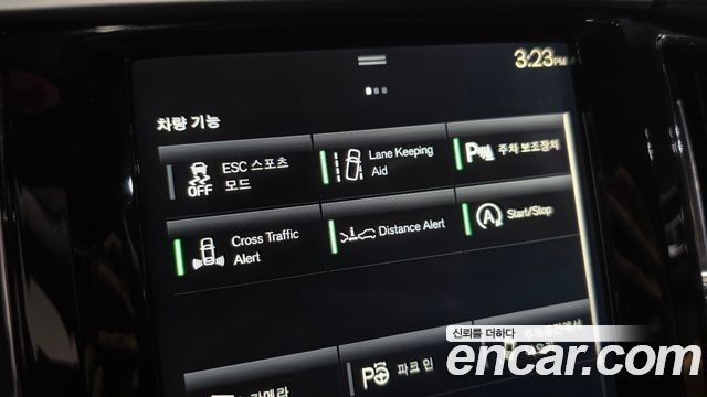 Volvo XC60 2018 — photo 28