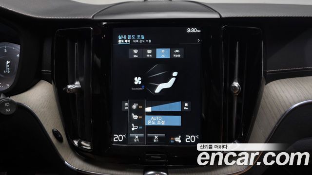 Volvo XC60 2018 — photo 29