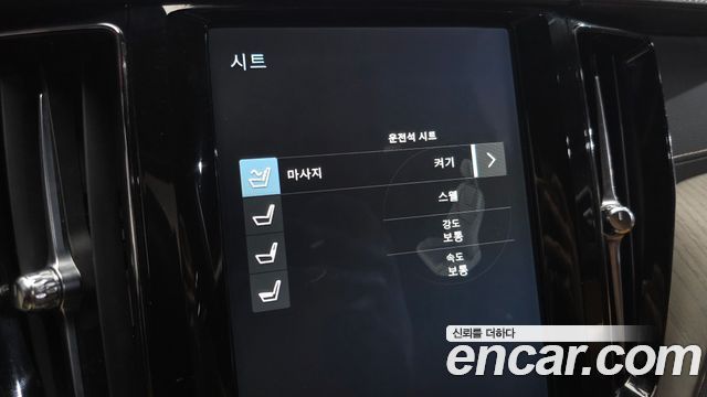 Volvo XC60 2018 — photo 30