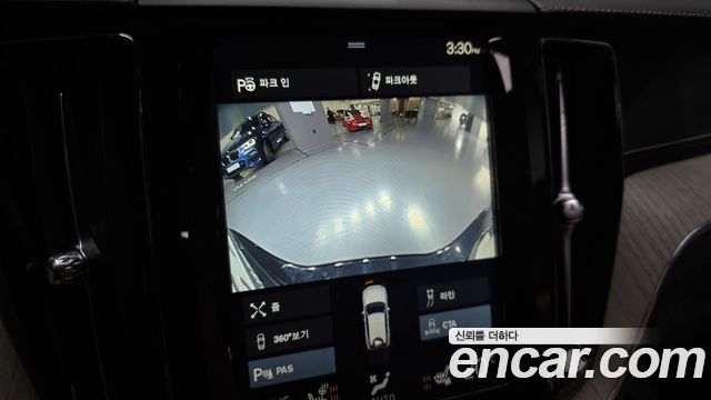 Volvo XC60 2018 — photo 31