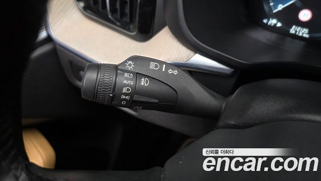 Volvo XC60 2018 — photo 35