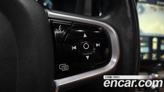 Volvo XC60 2018 — photo 36