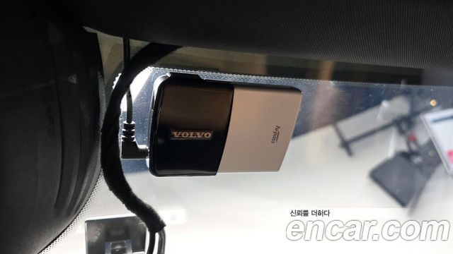 Volvo XC60 2018 — photo 39