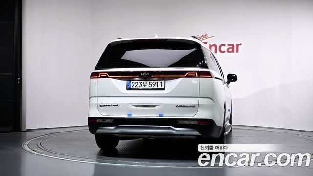 Kia Canival 2021 — photo 4