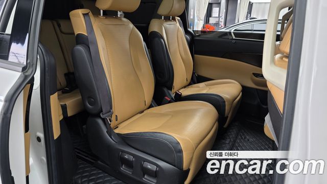 Kia Canival 2021 — photo 17