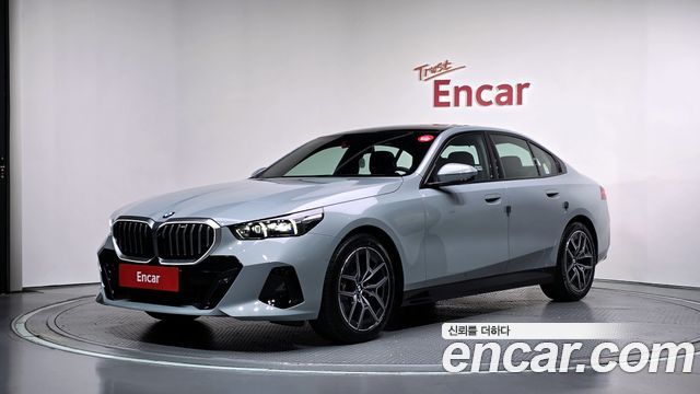 BMW 5-Series 2027 — photo 1