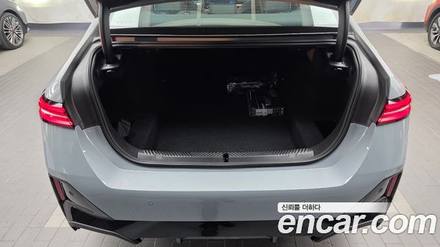 BMW 5-Series 2027 — photo 26