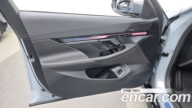 BMW 5-Series 2027 — photo 14