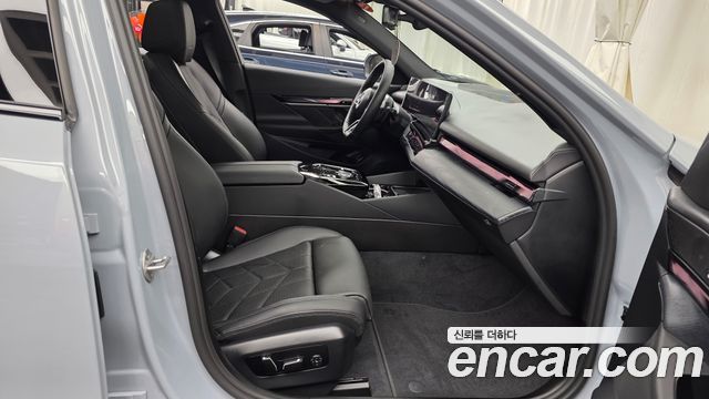 BMW 5-Series 2027 — photo 16