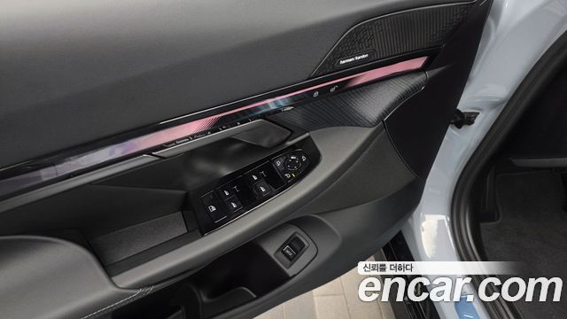BMW 5-Series 2027 — photo 28