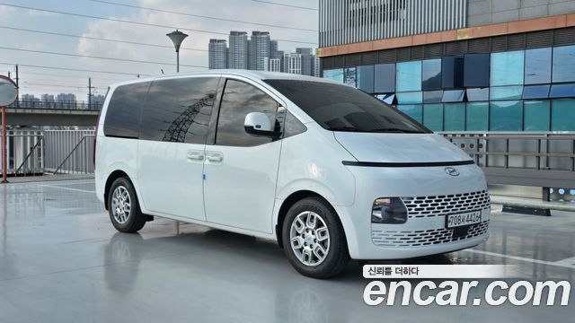 Hyundai Staria 2022 — photo 3