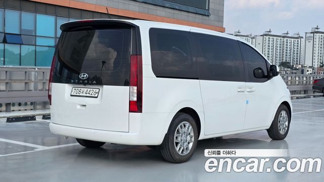 Hyundai Staria 2022 — photo 4