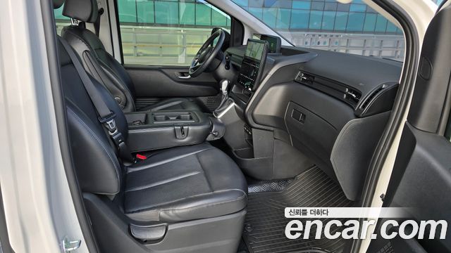Hyundai Staria 2022 — photo 11