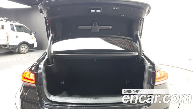 Genesis G80 2018 — photo 20