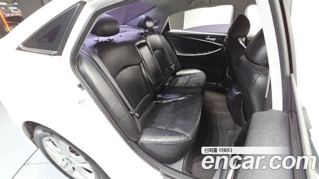 Hyundai Sonata 2010 — photo 11