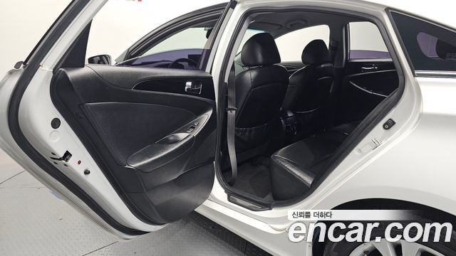 Hyundai Sonata 2010 — photo 12