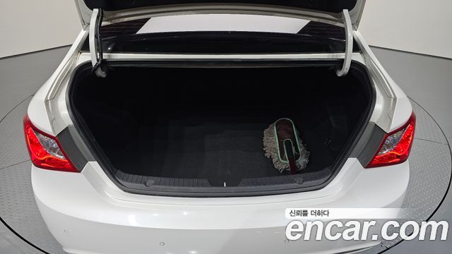 Hyundai Sonata 2010 — photo 20