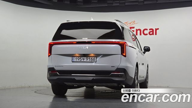 Kia Canival 2024 — photo 4