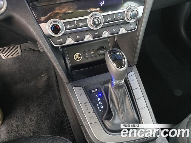 Hyundai AVANTE 2020 — photo 12
