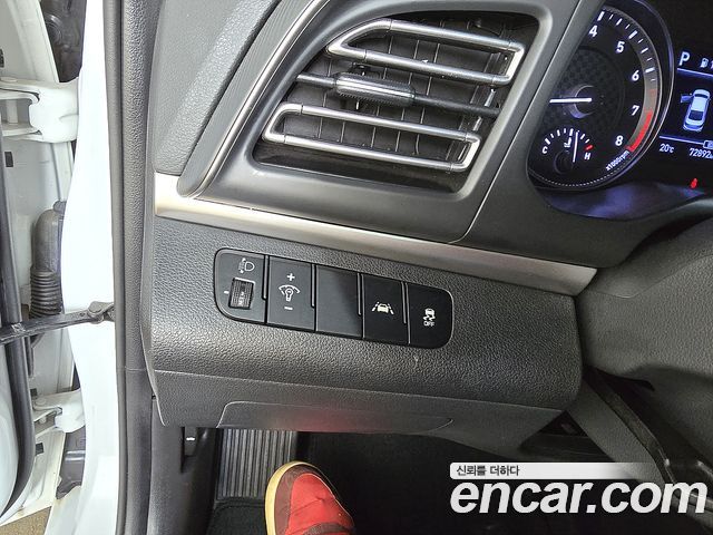 Hyundai AVANTE 2020 — photo 13