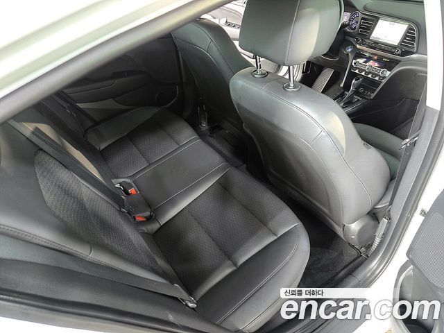 Hyundai AVANTE 2020 — photo 17