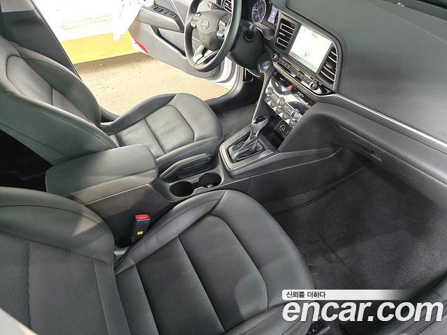 Hyundai AVANTE 2020 — photo 18