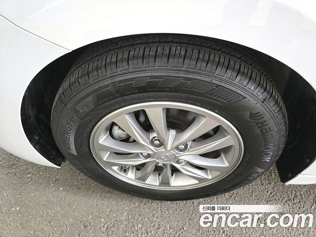 Hyundai AVANTE 2020 — photo 19