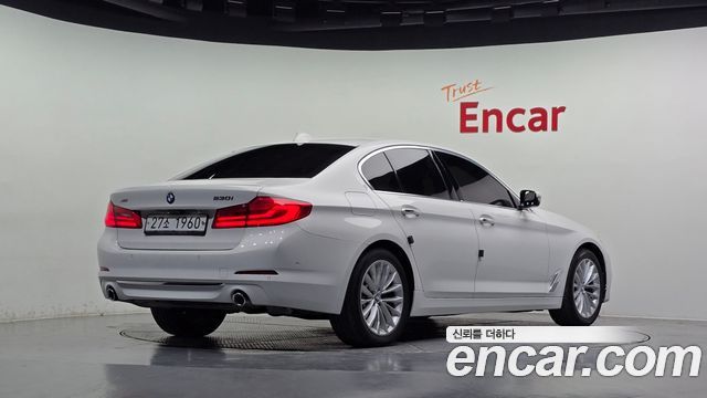 BMW 5-Series 2018 — photo 2