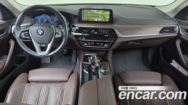 BMW 5-Series 2018 — photo 10