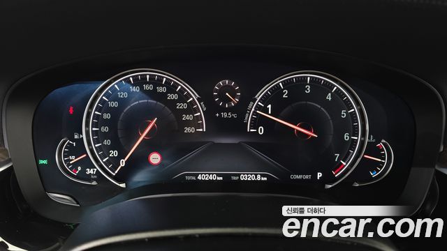 BMW 5-Series 2018 — photo 11