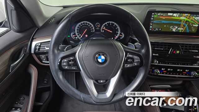 BMW 5-Series 2018 — photo 18
