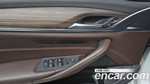 BMW 5-Series 2018 — photo 23