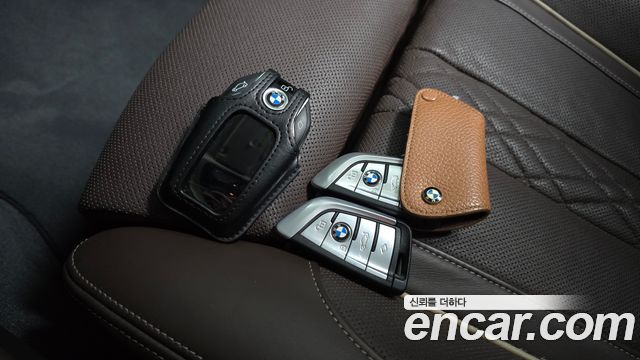 BMW 5-Series 2018 — photo 25