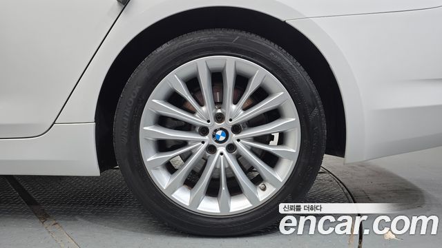 BMW 5-Series 2018 — photo 7