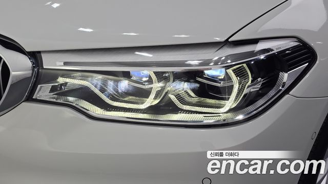 BMW 5-Series 2018 — photo 8