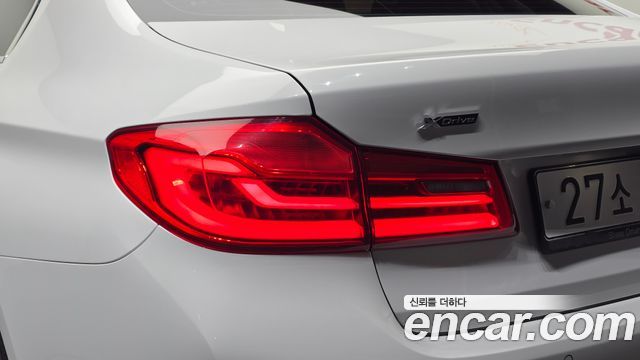 BMW 5-Series 2018 — photo 9