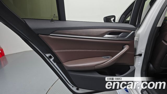 BMW 5-Series 2018 — photo 15