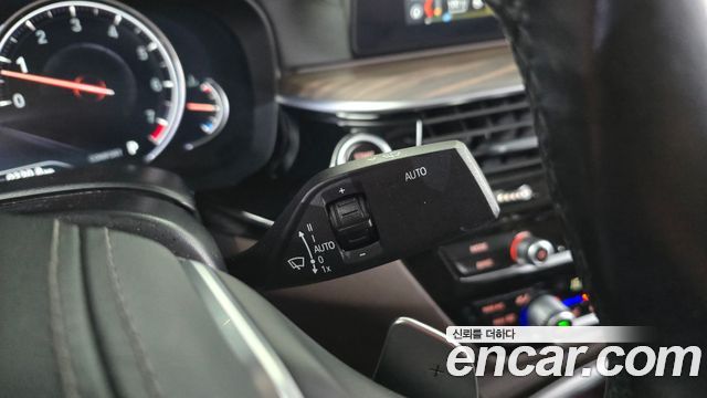 BMW 5-Series 2018 — photo 27