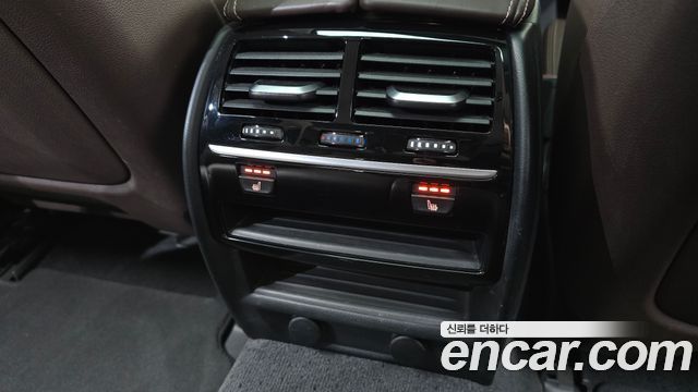 BMW 5-Series 2018 — photo 30